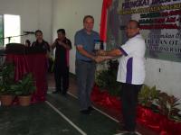 Penghargaan-kepada-wakil-Jabatan-Alam-Sekitar-Sabah